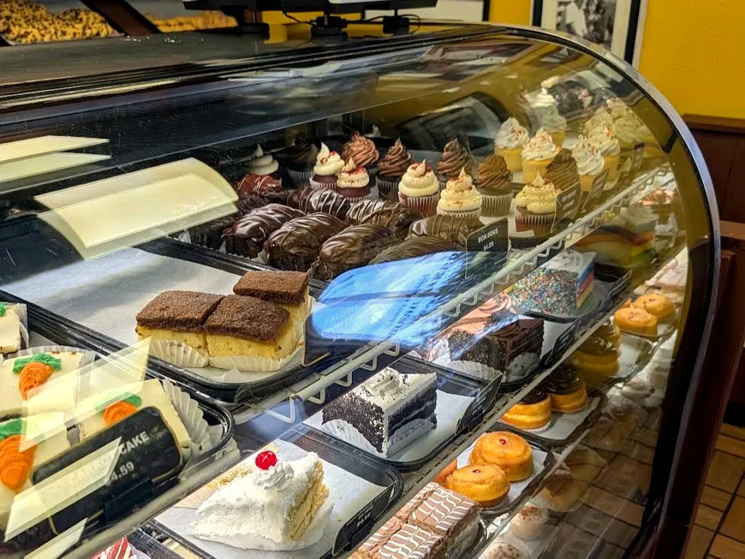 La Segunda pastry case