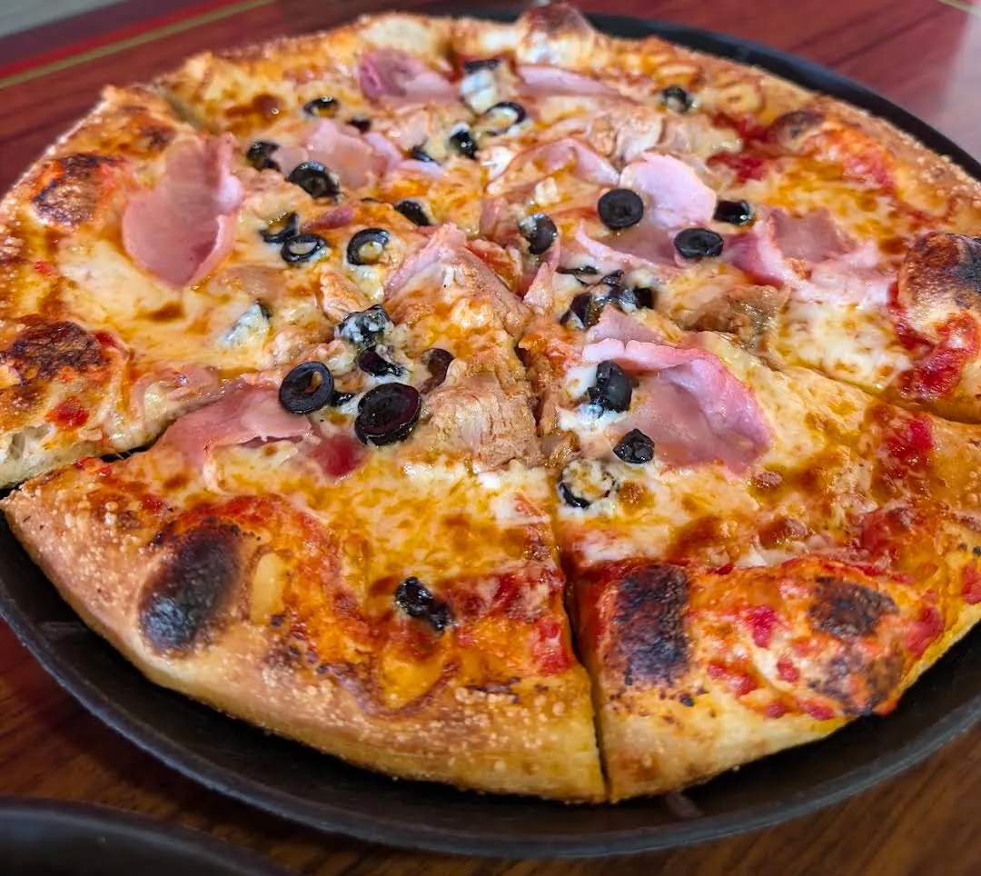 Ham and olive pizza, Lake Havasu, Arizona